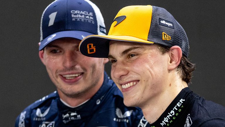 #1 Max Verstappen (NLD, Oracle Red Bull Racing), #81 Oscar Piastri (AUS, McLaren F1 Team), F1 Grand Prix of Singapore at Marina Bay Street Circuit on October 4, 2025 in Singapore, Singapore. (Photo by HOCH ZWEI) Photo by: HOCH ZWEI/picture-alliance/dpa/AP Images