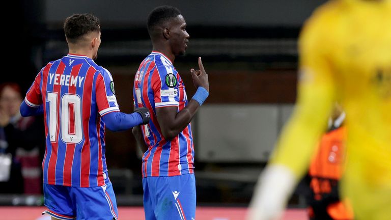 Yeremy Pino e Ismaila Sarr son dos números 10