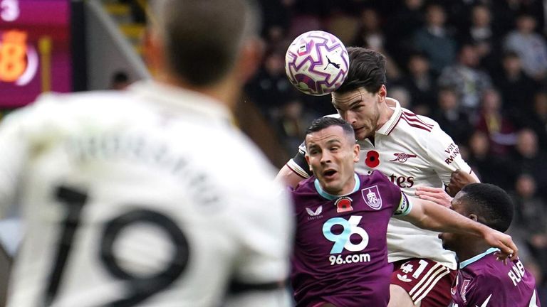 बर्नली येथे डेक्लन राइसने आर्सेनलवर 2-0 अशी आघाडी घेतली आहे