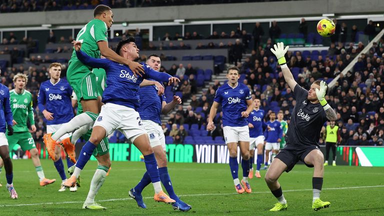 Malick Thiaw soars to head home Newcastle's fourth goal at Everton