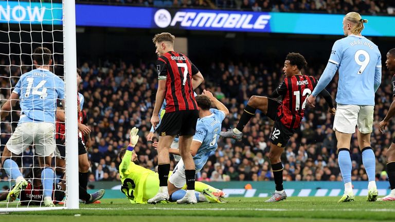 Tyler Adams empata para Bournemouth en el Etihad
