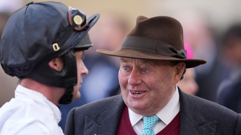 निकी हेंडरसन और निको डी बोइनविले ने अपने स्टार, कॉन्स्टिट्यूशन हिल को पुनर्जीवित करने की कोशिश में गर्मियों के महीने बिताए हैं