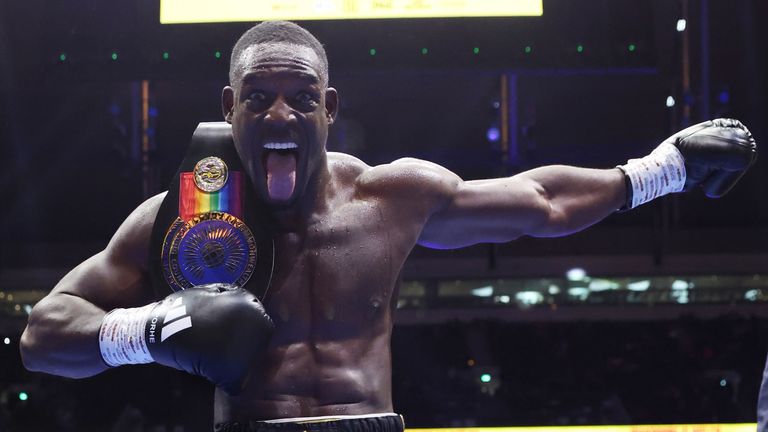 Richard Riakporhe comemora sua vitória