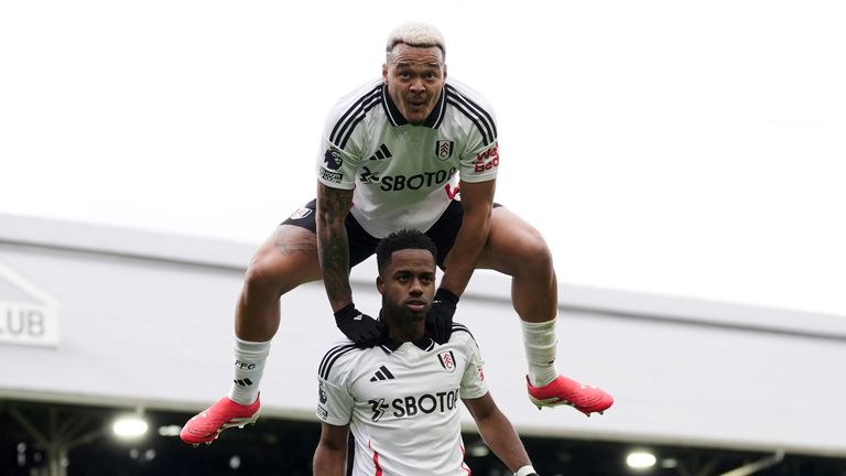 O atacante do Fulham, Rodrigo Muniz, foi afastado até o Ano Novo após passar por uma cirurgia