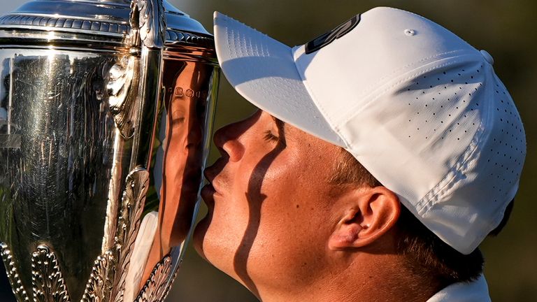 Sami Valimaki celebrates on the 18th green during the final round of the RSM Classic golf tournament, Sunday, Nov. 23, 2025, in St. Simons Island, Ga. (AP Photo/Mike Stewart)