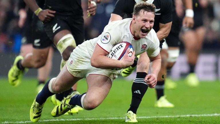 Fraser Dingwall scores England's third try against the All Blacks