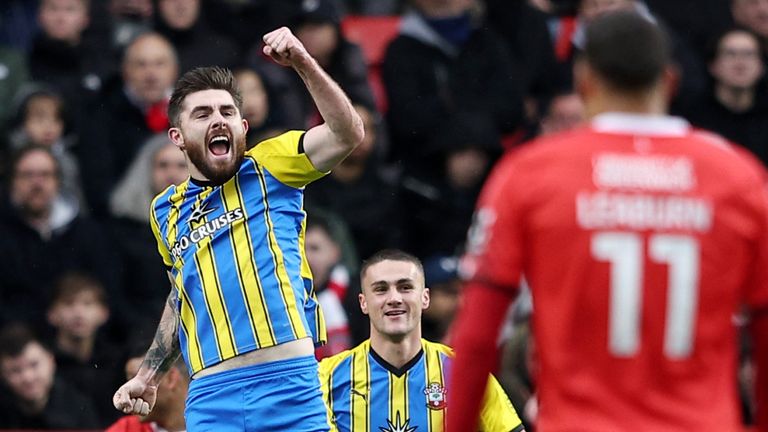 Ryan Manning celebra su primer partido con el Southampton