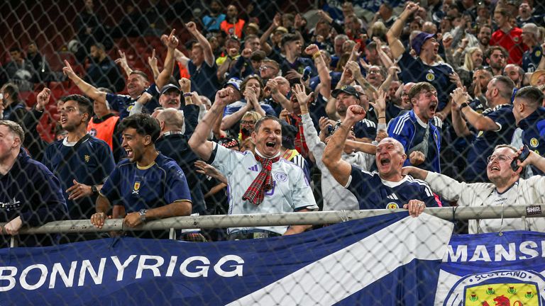 Steve Clarke esorta i tifosi scozzesi a sostenere la squadra per un'ultima spinta