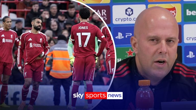 O técnico do Liverpool, Arne Slot, diz que acha isso ridículo, quase considerando a temporada que os Reds tiveram até agora, em comparação com a temporada de conquista do título no ano passado.