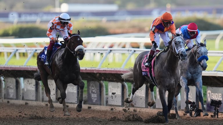 जॉन वेलाझक्वेझ ब्रीडर्स कप जुवेनाईल जिंकण्यासाठी टेड नॉफीवर स्वारी करतात (एपी फोटो/ग्रेगरी बुल)