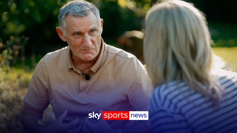 Tony Mowbray reflexiona sobre su recuperación del cáncer de intestino