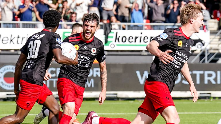 Troy Parrott anotó dos hat-tricks para el Excelsior en el play-off de descenso, pero finalmente perdió en la final a doble partido.
