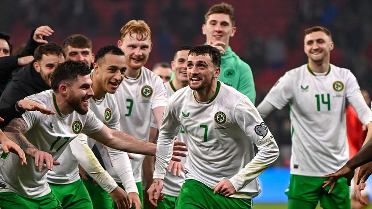 Troy Parrott celebrates with his Republic of Ireland teammates after the win against Hungary