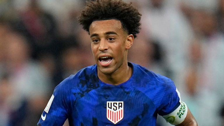 Il centrocampista nordamericano Tyler Adams ha fatto il suo debutto professionale nella seconda divisione dell'USL giocando per i New York Red Bulls II