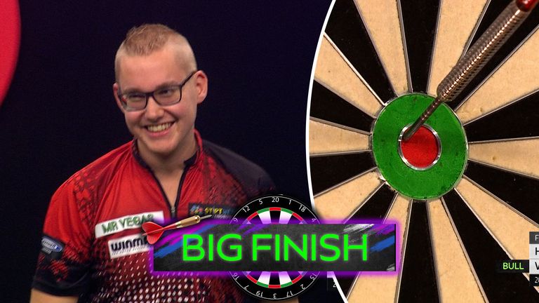 Jurgen van der Velde produjo un impresionante final de 164 contra Luke Humphries cuando dejó caer otra pierna hacia atrás tras una fría mirada con la mano.