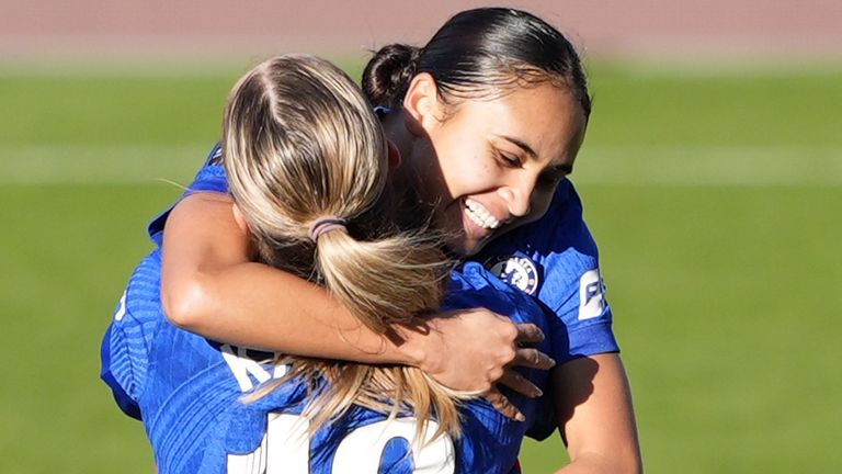 Chelsea set new WSL unbeaten record but drop points in Liverpool draw