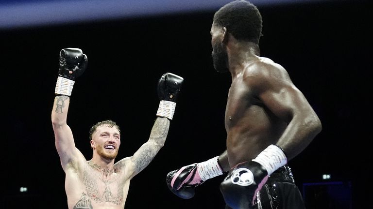 Joshua Buatsi beats Zach Parker in controversial decision after gruelling  British light-heavyweight clash | Boxing News | Sky Sports