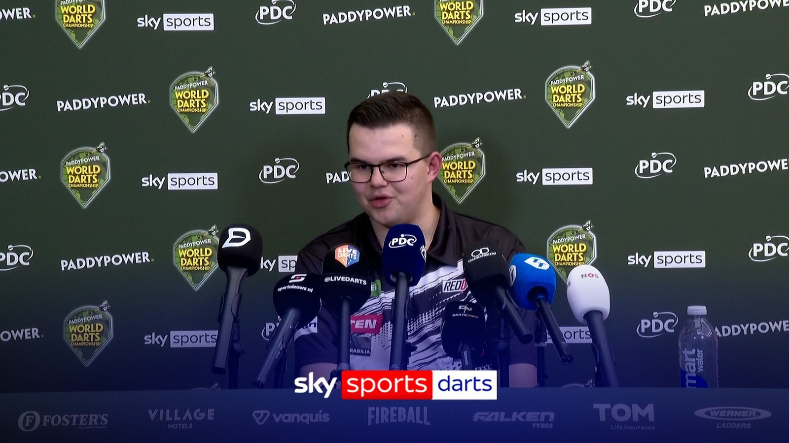 https://e0.365dm.com/25/12/1600x900/skysports-darts-wdc-vanveen_7118179.jpg?20251223104017