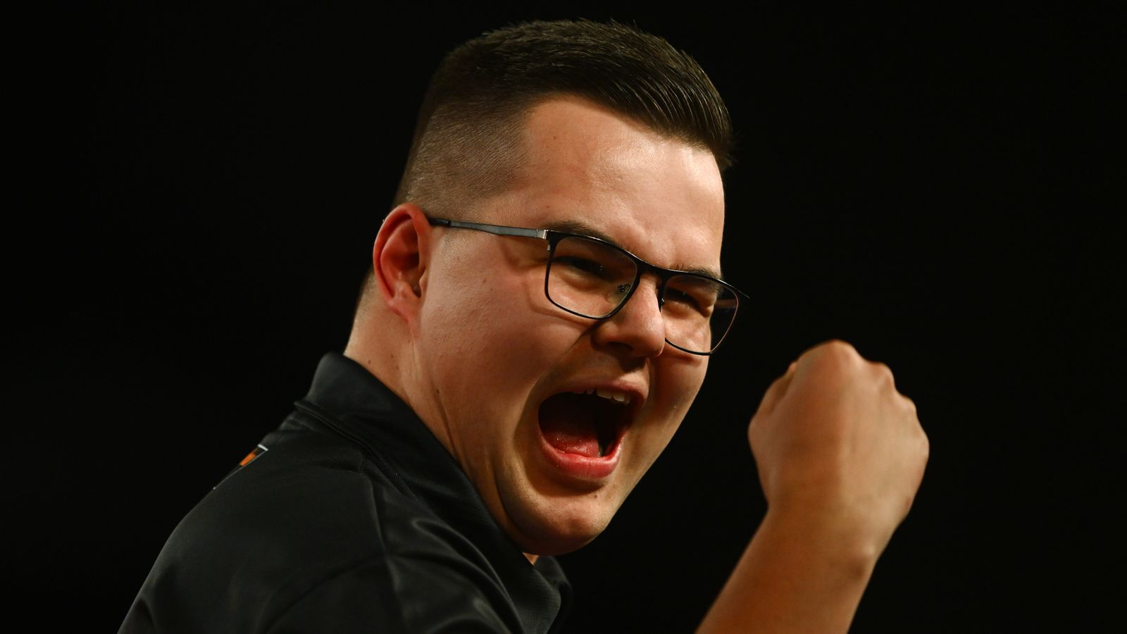 World Darts Championship 2026: Live updates, video, analysis, results, schedule with Luke Littler, Luke Humphries, Michael van Gerwen in action