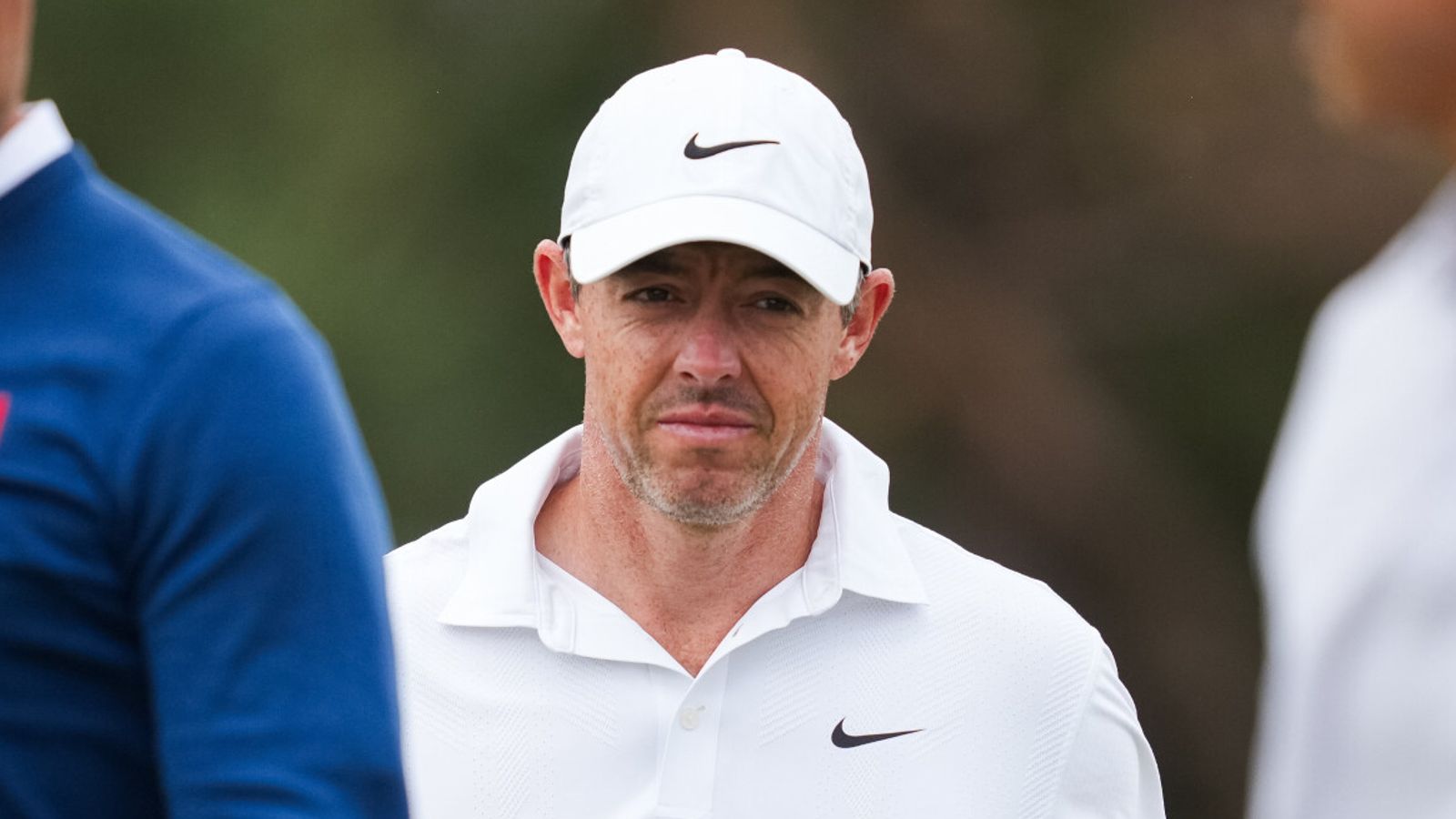 Rory McIlroy rallies to make cut at Australian Open