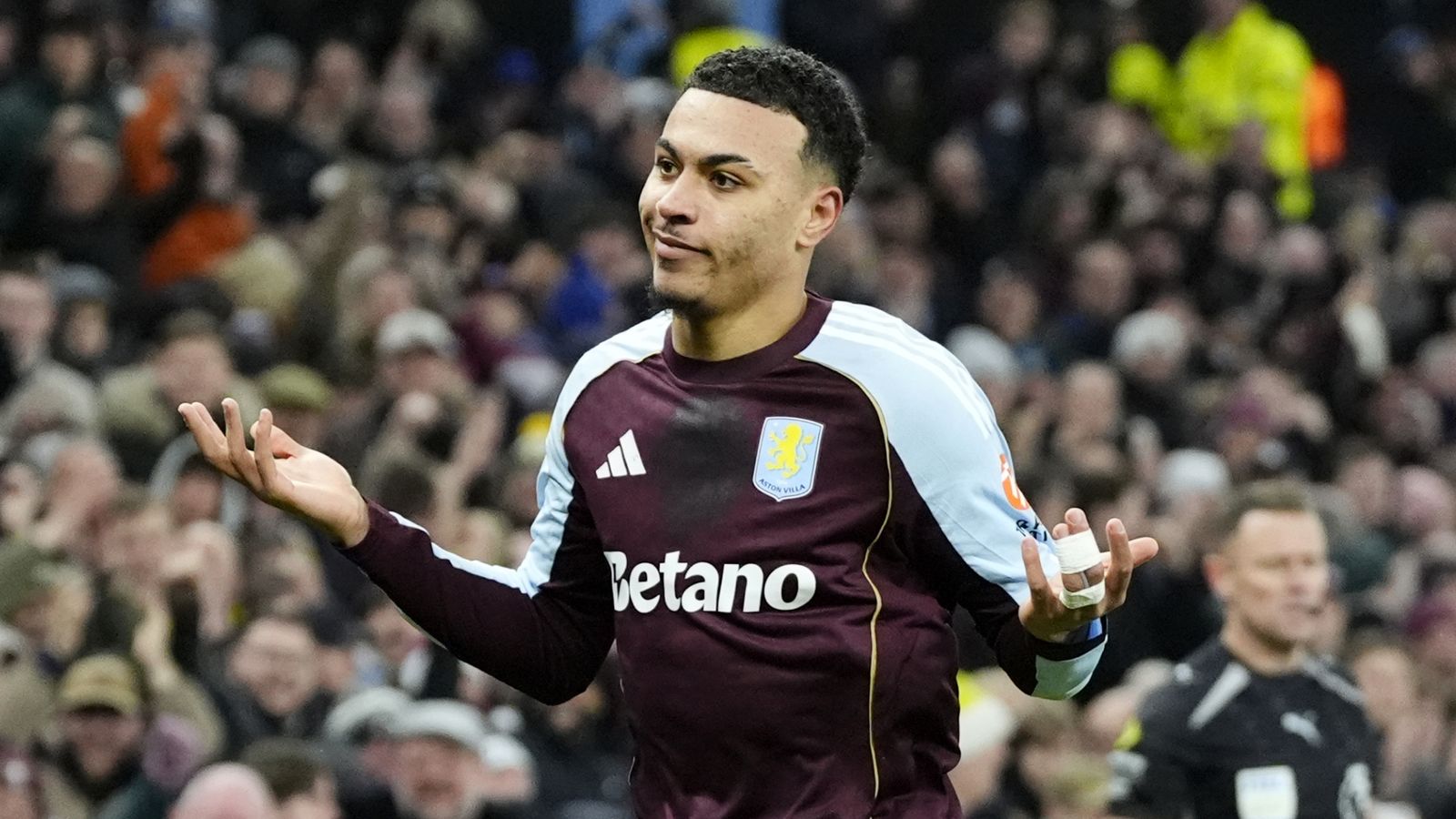 Aston Villa 2-1 Man Utd: Morgan Rogers scores two stunners as Unai Emery’s side win again to close gap on Arsenal