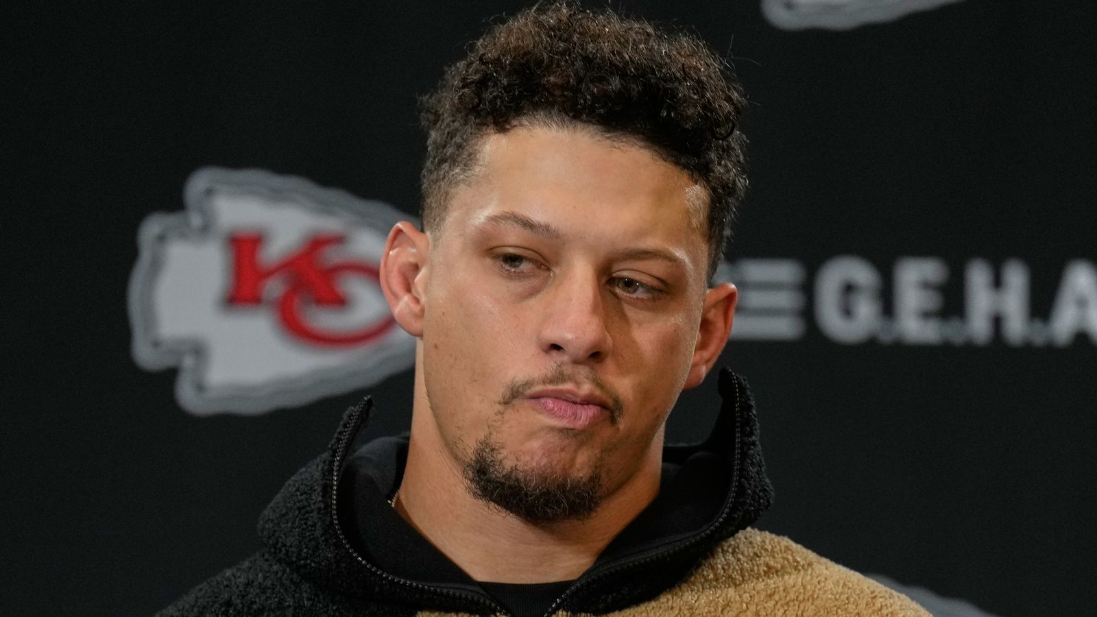 https://e0.365dm.com/25/12/1600x900/skysports-patrick-mahomes-chiefs_7104327.jpg?20251208053248