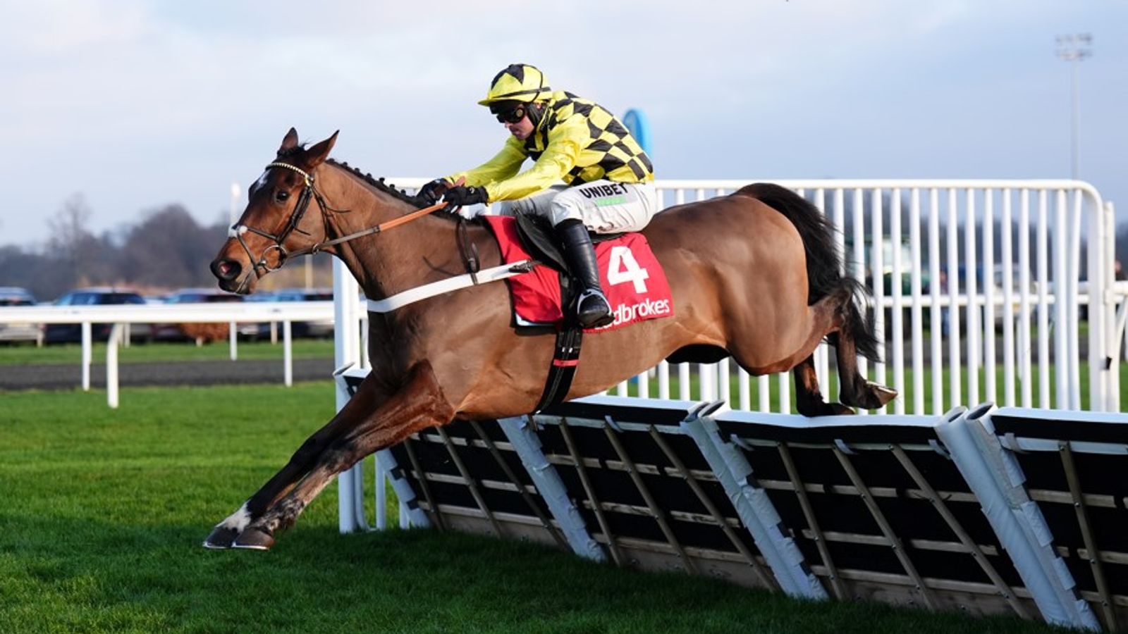 Kempton: Sir Gino claims Christmas Hurdle in style on reappearance