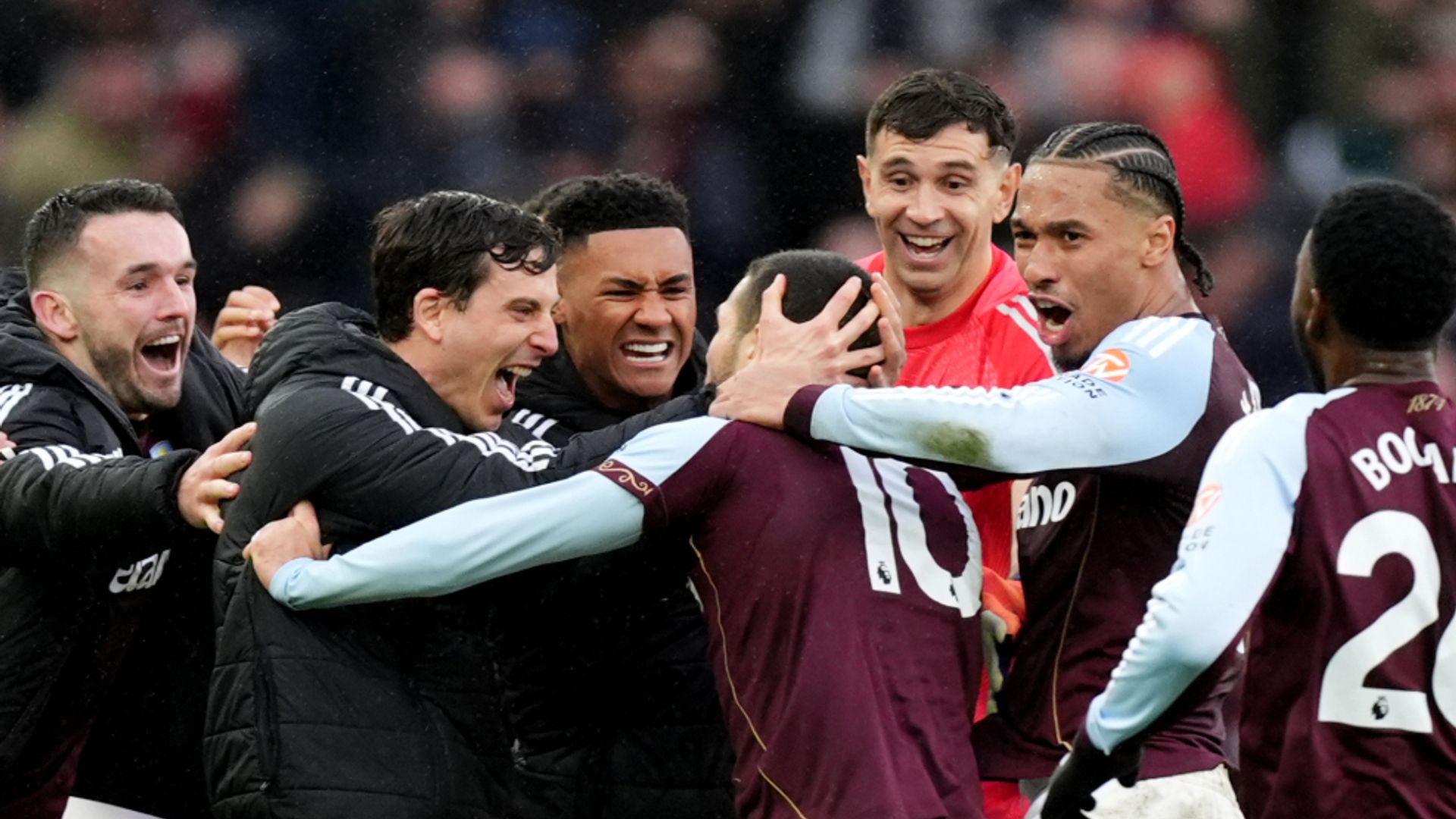 Aston Villa 2-1 Arsenal: Emiliano Buendia’s 95th-minute winner moves Villa within three points of the Gunners