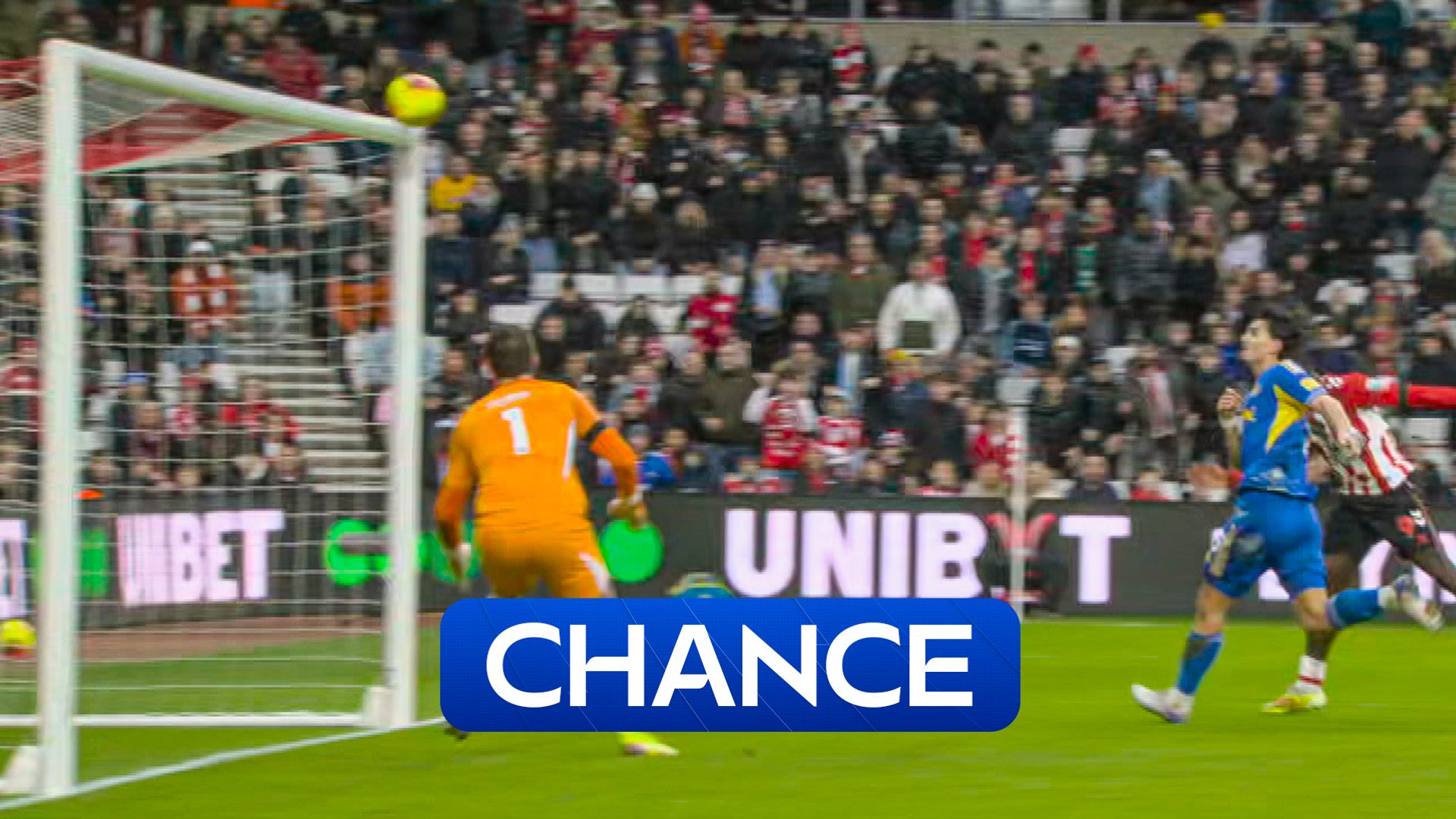 Brobbey hits the bar as Sunderland almost add a second!