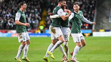 Hibernian's Martin Boyle (centre) celebrates his goal