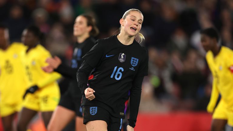 रुसो का इंग्लैंड के लिए 27वां गोल था