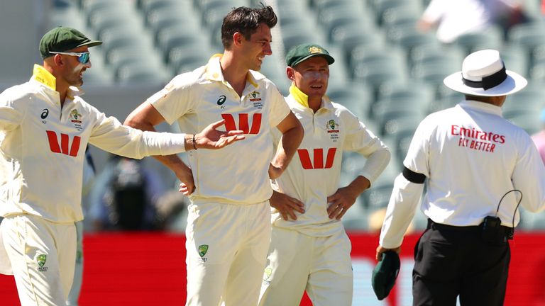 Australia dispute Jamie Smith's dismissal with the umpire
