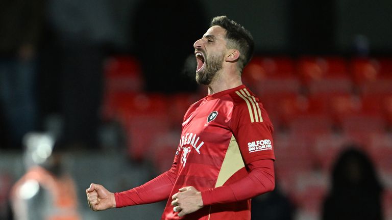 Fabio Borini festeja a tiempo completo