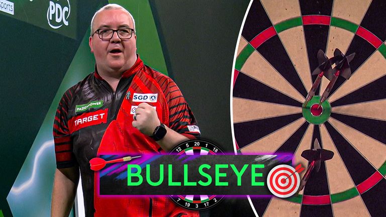 World Darts Championship |  Stephen Bunting hits a 132 checkout on the bullseye