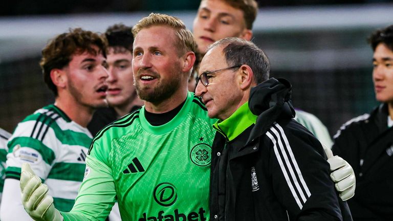 सेल्टिक के कैस्पर शमीचेल (बाएं) और मार्टिन ओ'नील सेल्टिक द्वारा डंडी को हराने के बाद पूरे समय पर थे