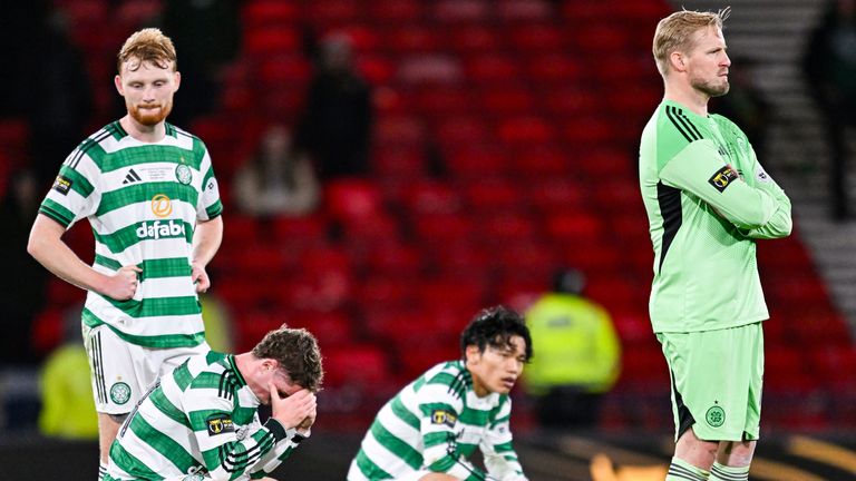 O Celtic não conseguiu defender o título da Copa da Liga contra o St Mirren