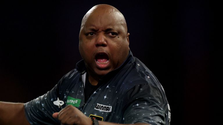 Leonard Gates in action at the World Darts Championship