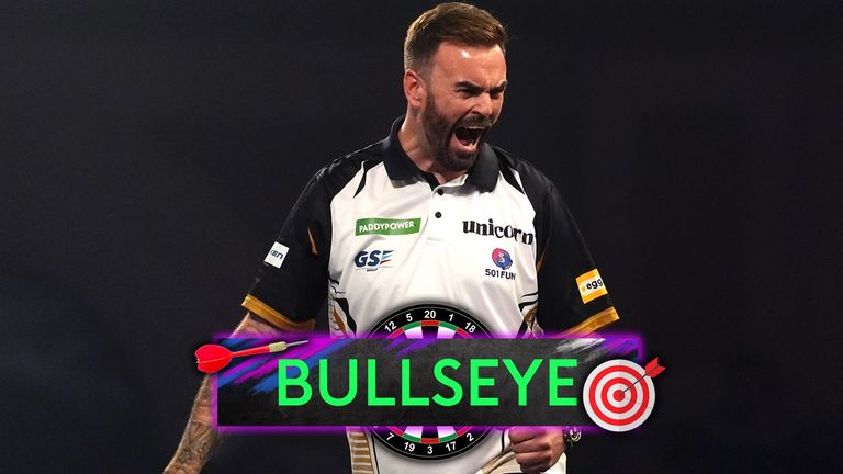Ross Smith took out bullseye to finish 87 as Andreas Harrysson's missed set dart proved costly.