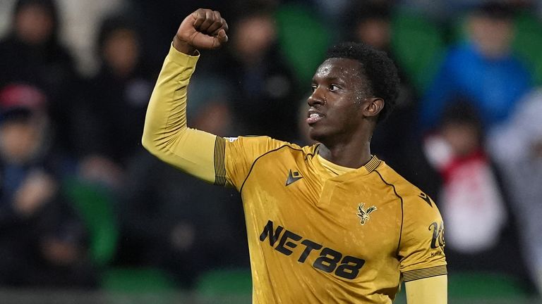 Eddie Nketiah, do Crystal Palace, marcou o segundo gol de seu time contra o Shelbourne