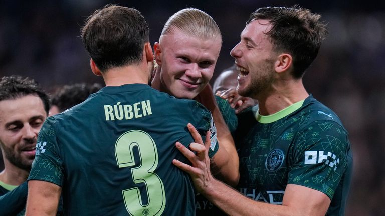 Manchester City's Erling Haaland, center, celebrates with teammates after scoring their side's second goal during a Champions League opening phase soccer match between Real Madrid and Manchester City, in Madrid, Spain, Wednesday, Dec. 10, 2025. (AP Photo/Manu Fernandez)