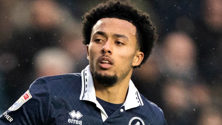 Femi Azeez, Millwall