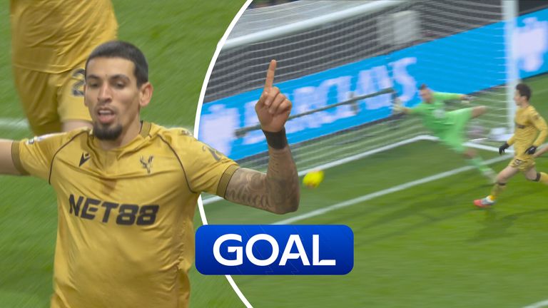 Daniel Munoz scores for Palace