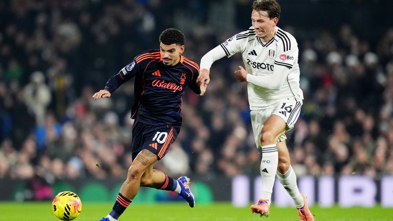 Nottingham Forest's Morgan Gibbs-White and Fulham's Sander Berge battle for the ball 