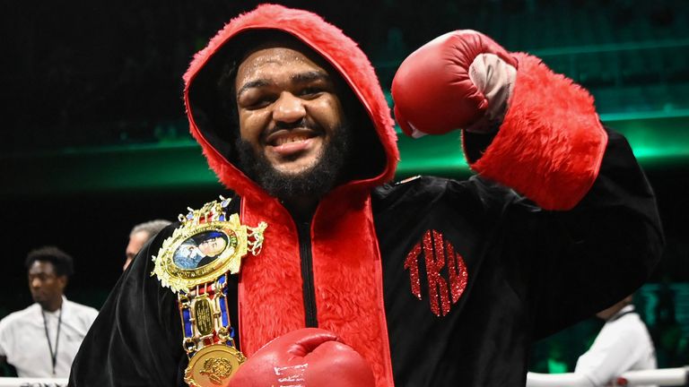 FRAZER CLARKE V JEAMIE TKV.VAILLANT LIVE, DERBY 29/11/2025.PIC CREDIT CHRIS DEAN FOR BOXXER.(PICS FREE FOR EDITORIAL USE ONLY).JEAMIE TKV CELEBRATES HIS WIN AGAINST FRAZER CLARKE .BRITISH HEAVYWEIGHT CHAMPIONSHIP