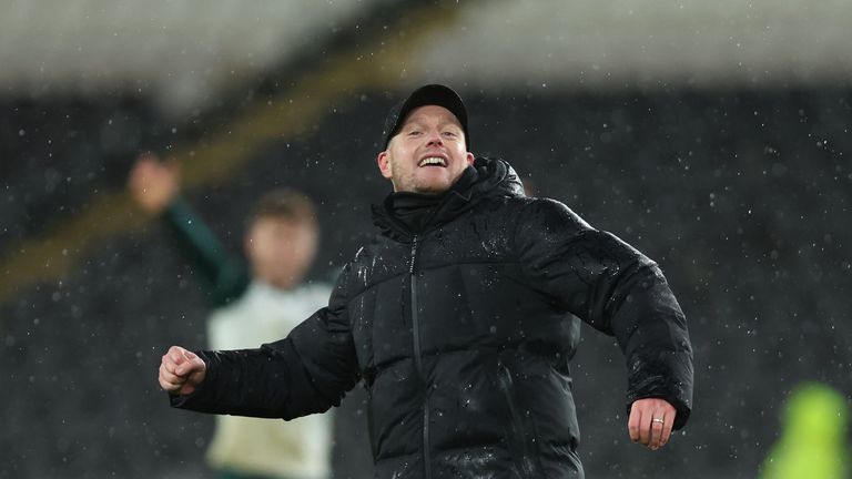 Kim Hellberg celebra la victoria de su equipo por 4-1 en Hull City