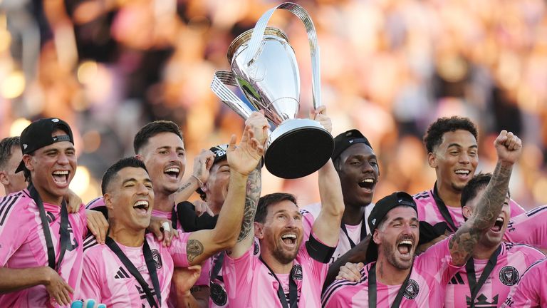 Lionel Messi levanta a Taça MLS 