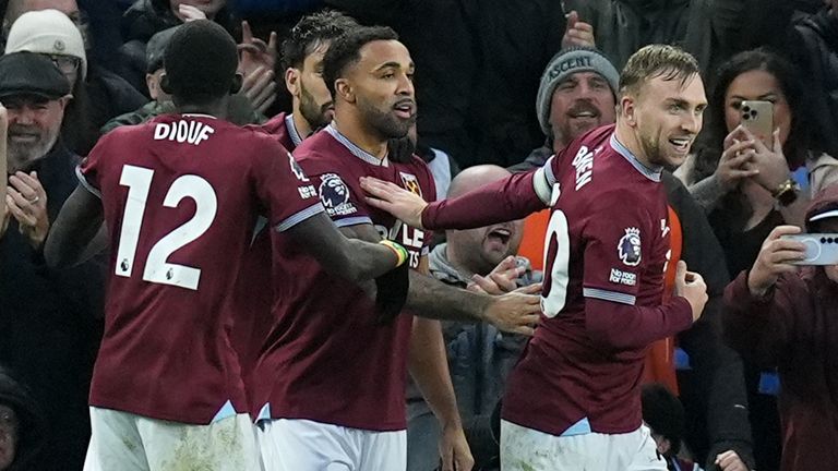 West Ham United's Jarrod Bowen (right) celebrates after scoring his sides opener