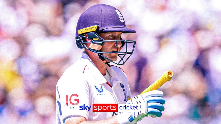 Joe Root per l'Inghilterra nel primo Ashes Test.