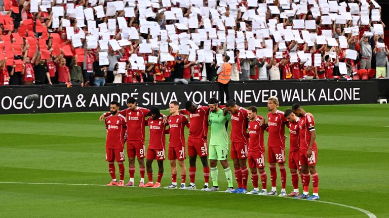 Liverpool players pay tribute to team-mate Diogo Jota