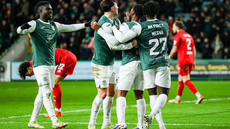 ज्युनियर हॉलेटने हिब्सची आघाडी दुप्पट केली